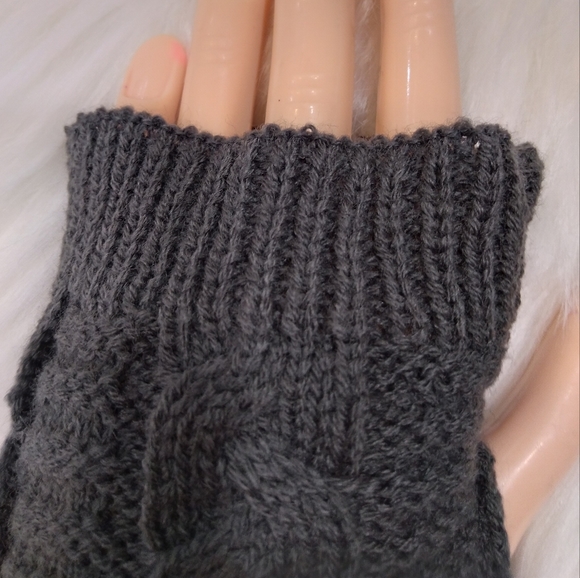 Fingerless Braided Knitted Gloves In Dark Gray - Picture 4 of 8
